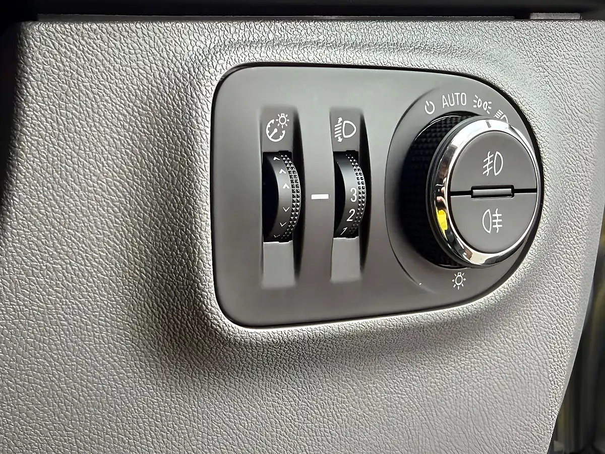 Used 2018 Vauxhall Corsa Se Silver - Interior and Exterior details 19