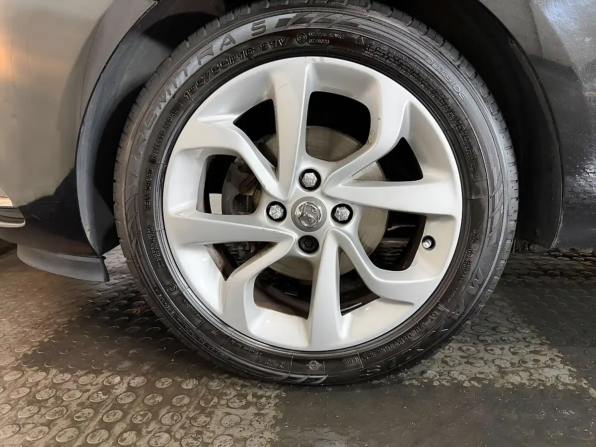 Used 2018 Vauxhall Corsa Sri Black - Interior and Exterior details 18