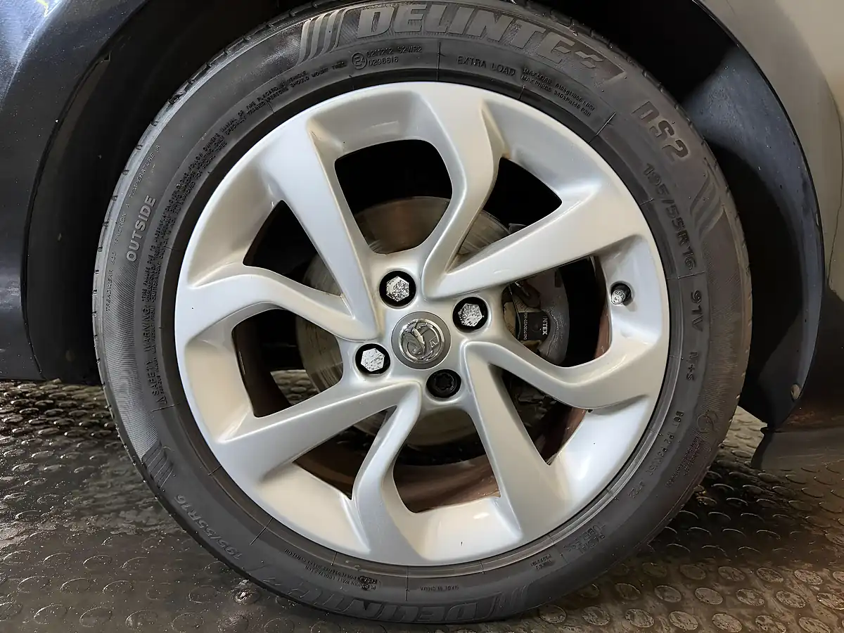 Used 2018 Vauxhall Corsa Sri Black - Interior and Exterior details 20