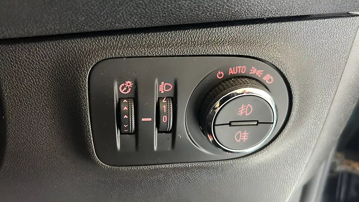 Used 2018 Vauxhall Corsa Sri Blue - Interior and Exterior details 18