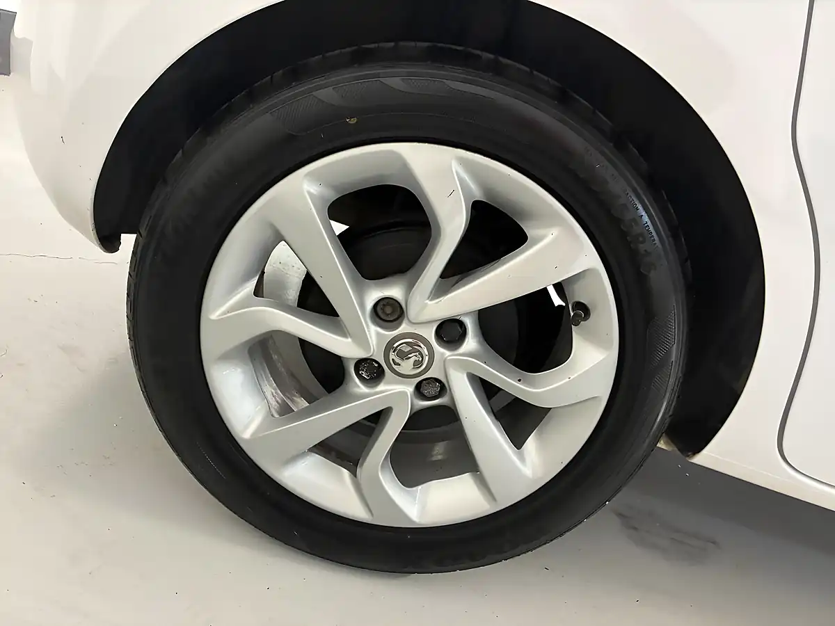 Used 2018 Vauxhall Corsa Sri Nav White - Interior and Exterior details 8