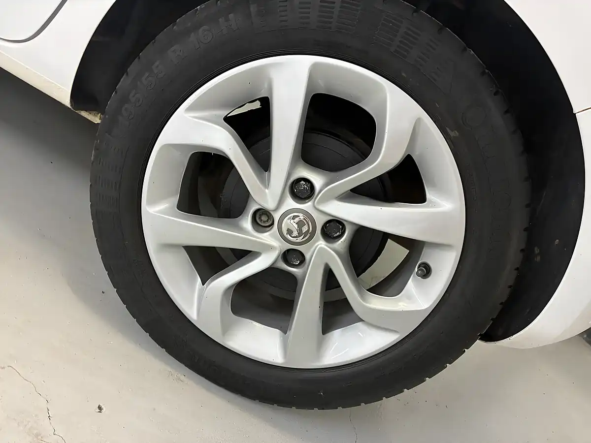Used 2018 Vauxhall Corsa Sri Nav White - Interior and Exterior details 9