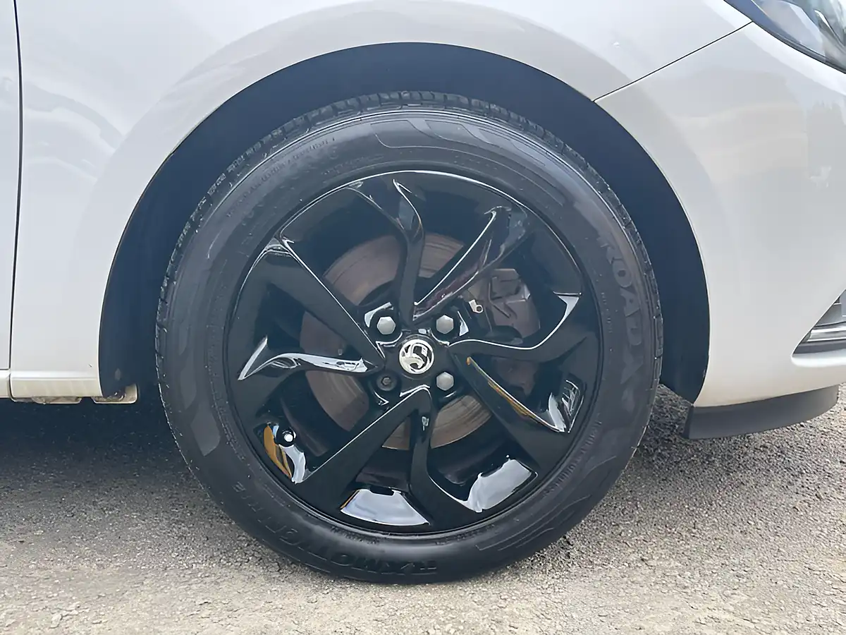 Used 2018 Vauxhall Corsa Sri Nav White - Interior and Exterior details 11