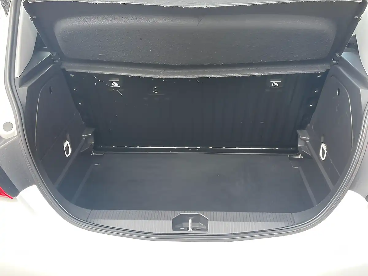 Used 2018 Vauxhall Corsa Sri Nav White - Interior and Exterior details 14