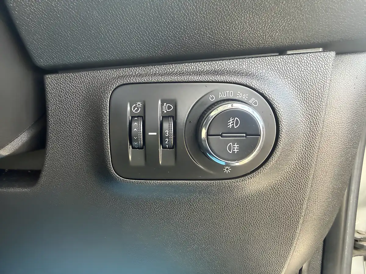 Used 2018 Vauxhall Corsa Sri Vx Line Silver - Interior and Exterior details 18