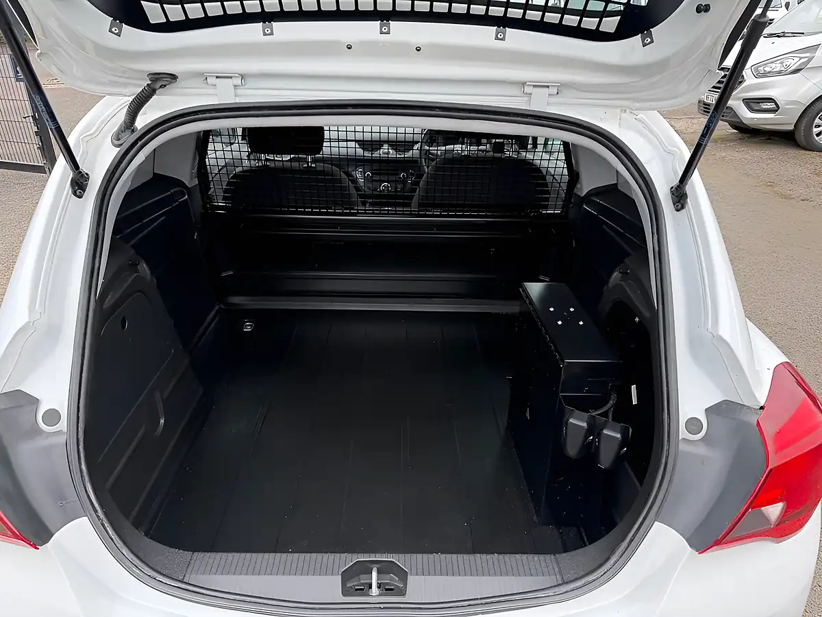 Used 2018 Vauxhall Corsa Van Ecoflex White - Interior and Exterior details 4