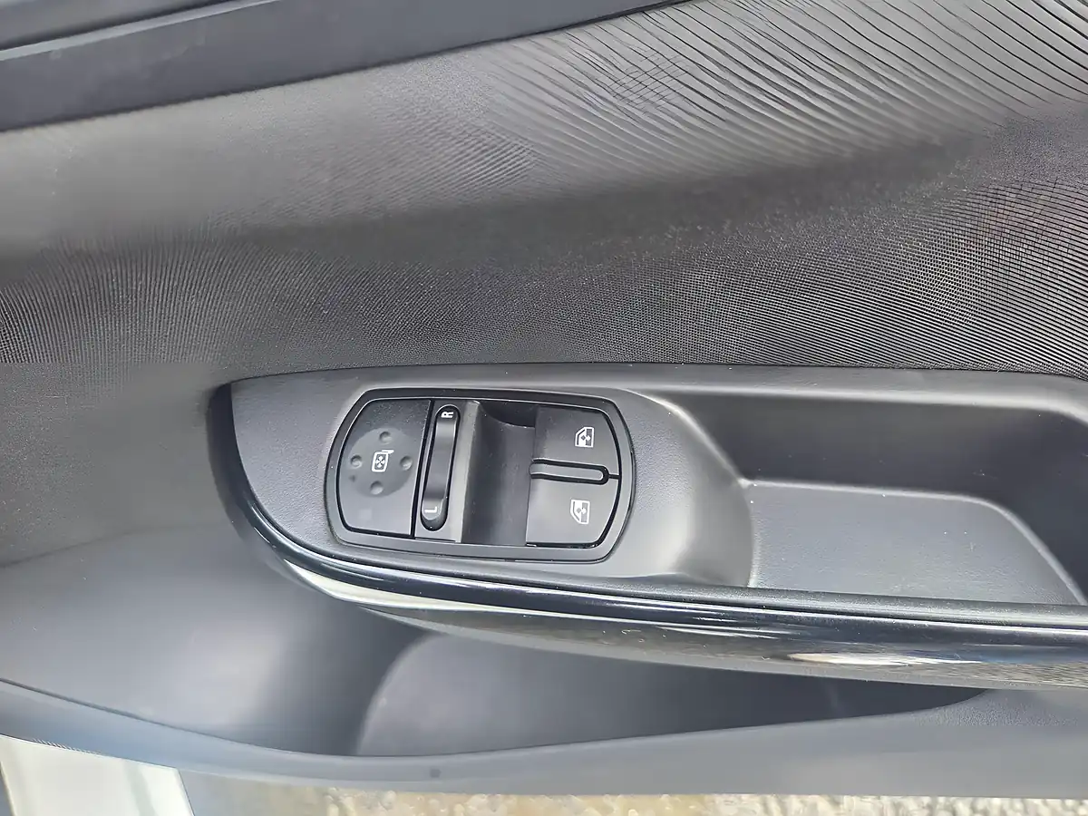 Used 2018 Vauxhall Corsa Van L1 H1 White - Interior and Exterior details 15