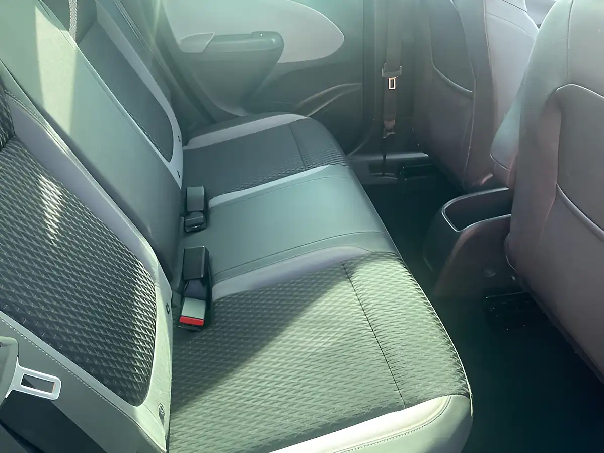 Used 2018 Vauxhall Crossland X Elite Blue - Interior and Exterior details 15