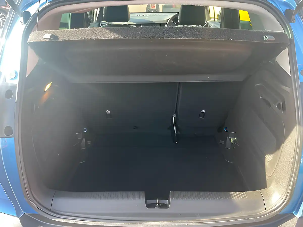 Used 2018 Vauxhall Crossland X Elite Blue - Interior and Exterior details 17