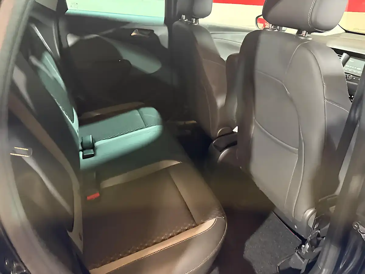 Used 2018 Vauxhall Crossland X Elite Blue - Interior and Exterior details 11