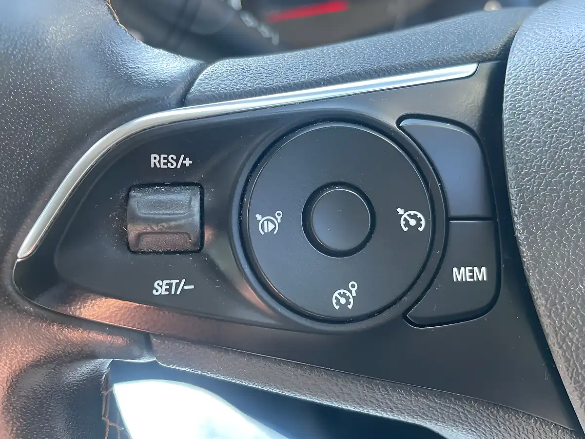 Used 2018 Vauxhall Crossland X Elite Blue - Interior and Exterior details 17
