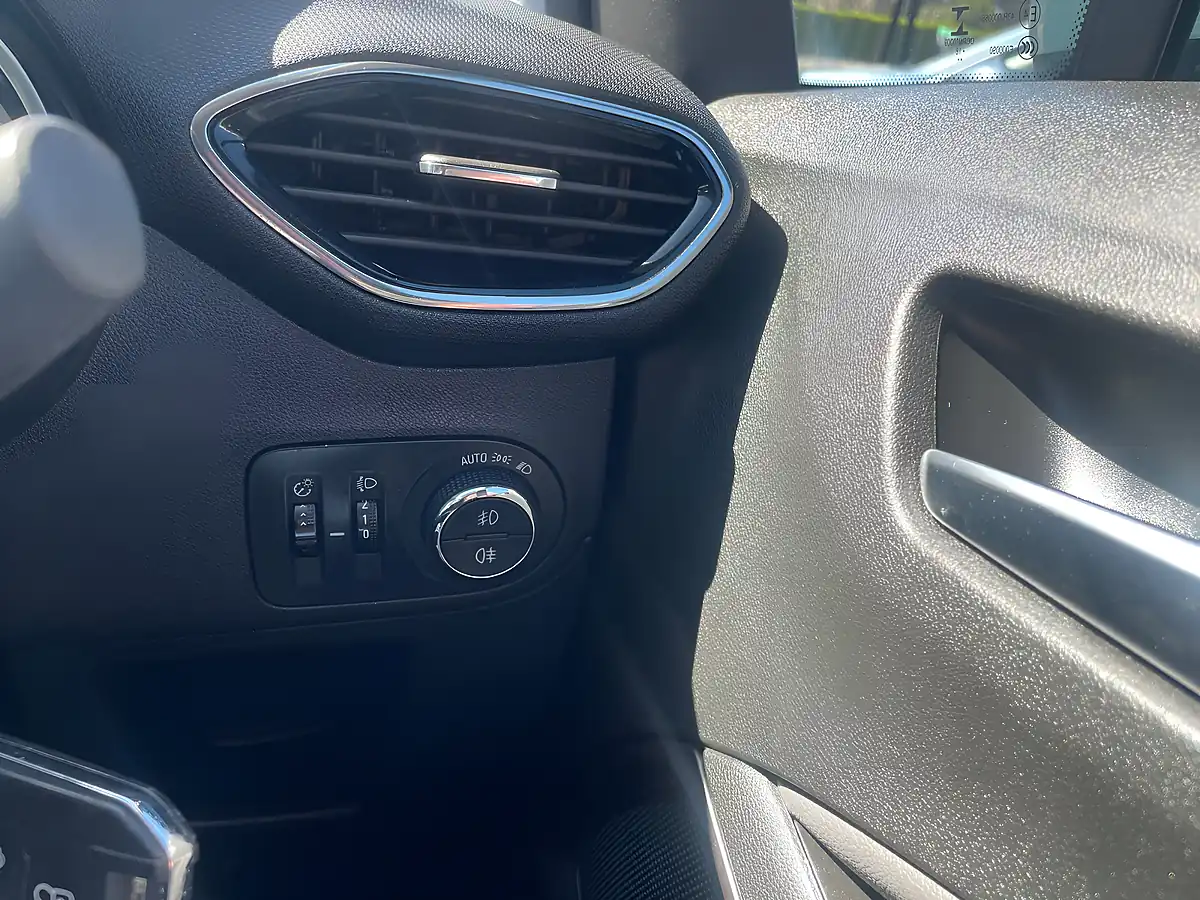Used 2018 Vauxhall Crossland X Elite Blue - Interior and Exterior details 19