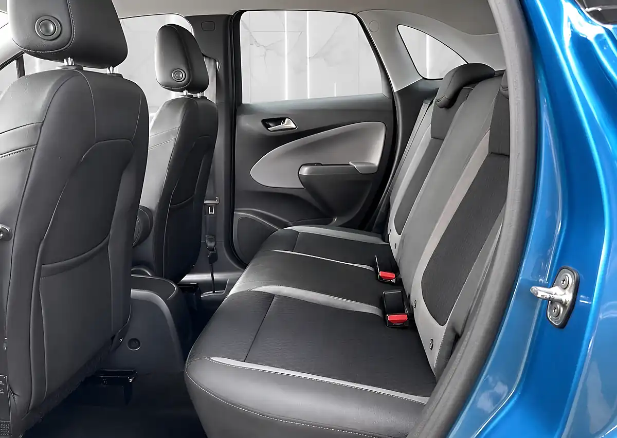 Used 2018 Vauxhall Crossland X Elite Nav Blue - Interior and Exterior details 12
