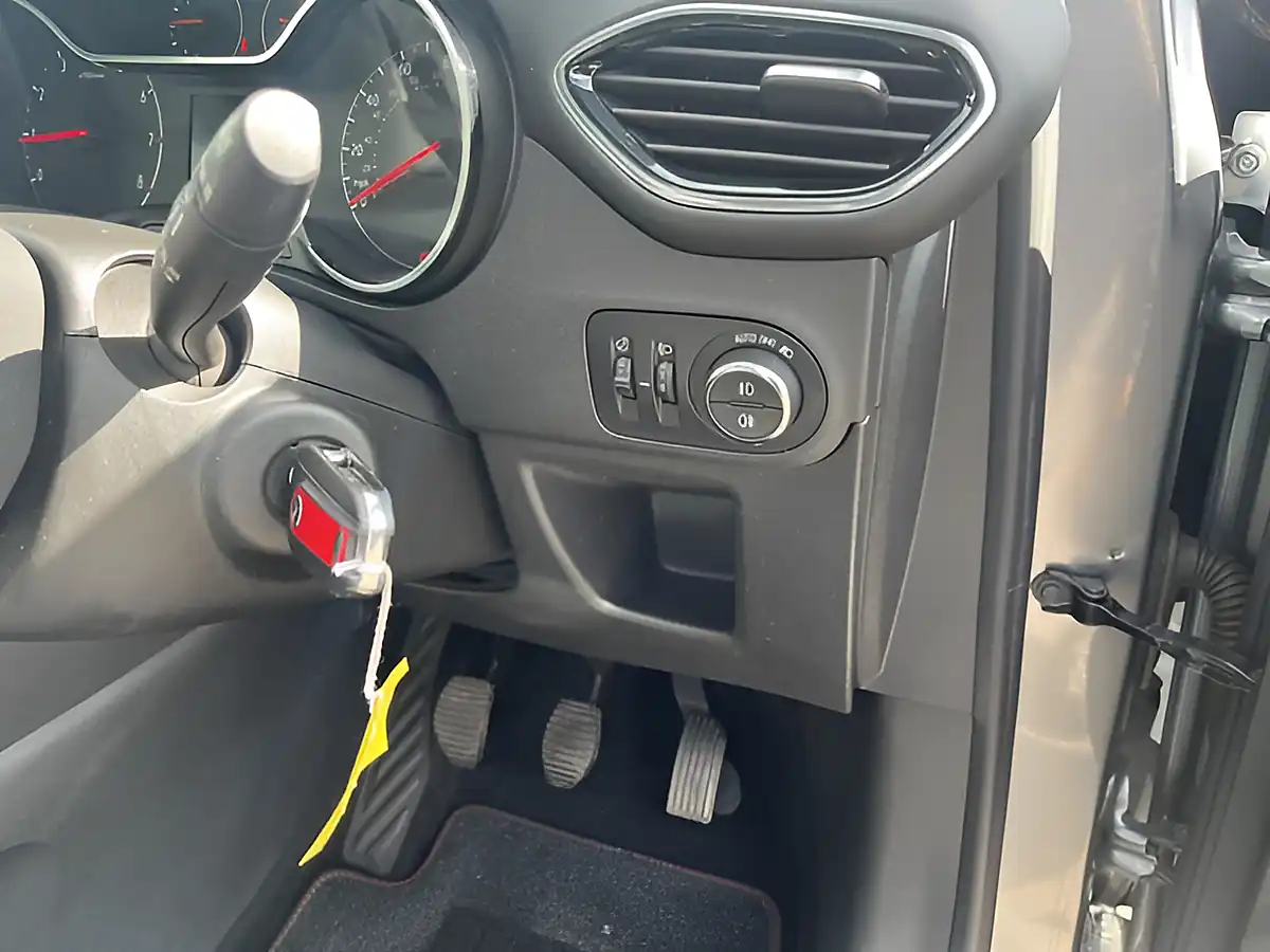 Used 2018 Vauxhall Crossland X Elite Nav Grey - Interior and Exterior details 20