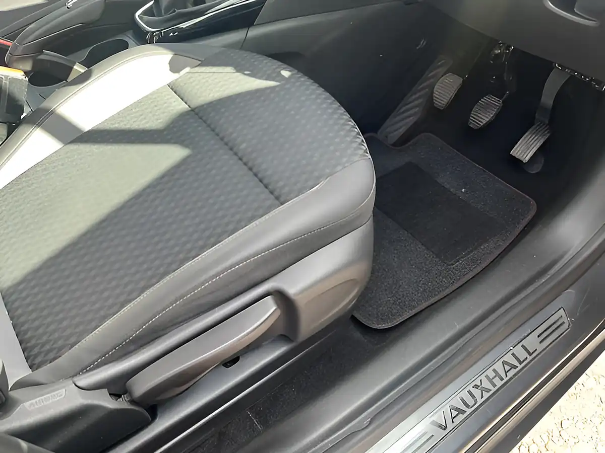Used 2018 Vauxhall Crossland X Elite Nav Grey - Interior and Exterior details 9