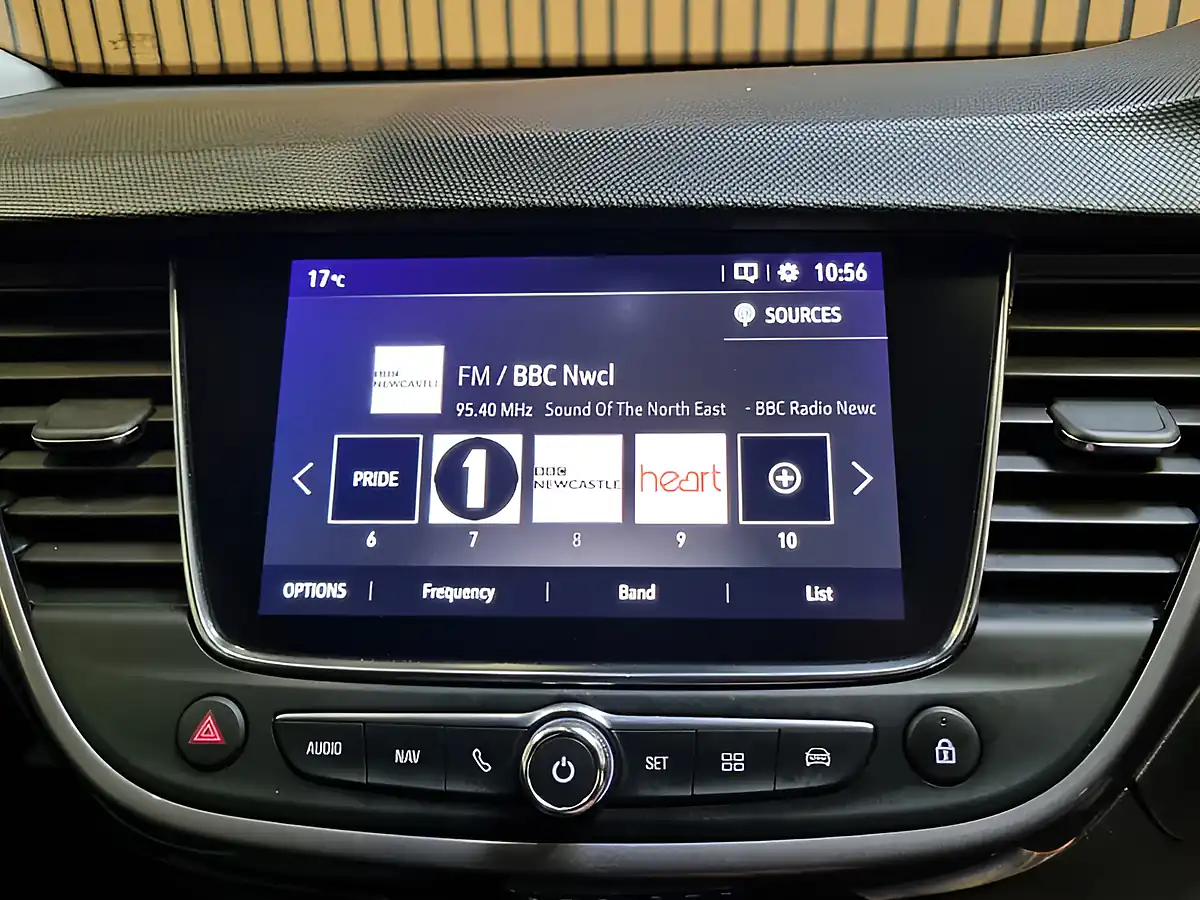 Used 2018 Vauxhall Crossland X Elite Nav Sovereign Silver Metallic - Interior and Exterior details 16