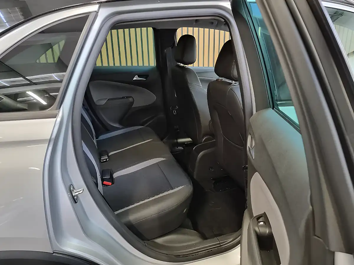 Used 2018 Vauxhall Crossland X Elite Nav Sovereign Silver Metallic - Interior and Exterior details 17