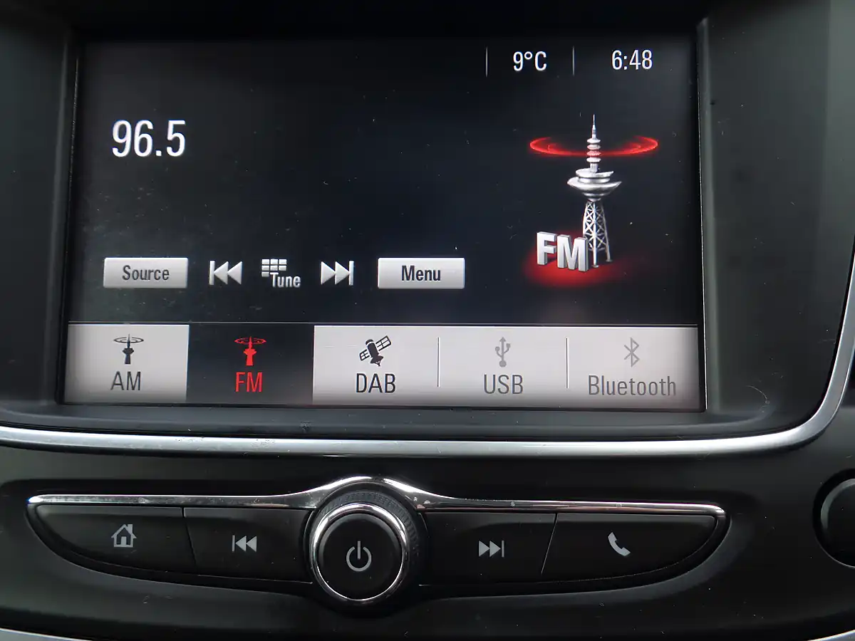 Used 2018 Vauxhall Crossland X Elite White - Interior and Exterior details 16