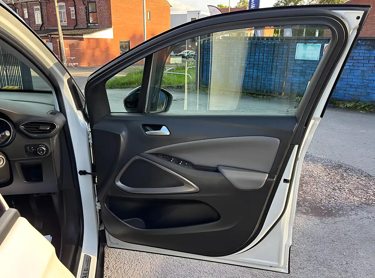 Used 2018 Vauxhall Crossland X Elite White - Interior and Exterior details 10
