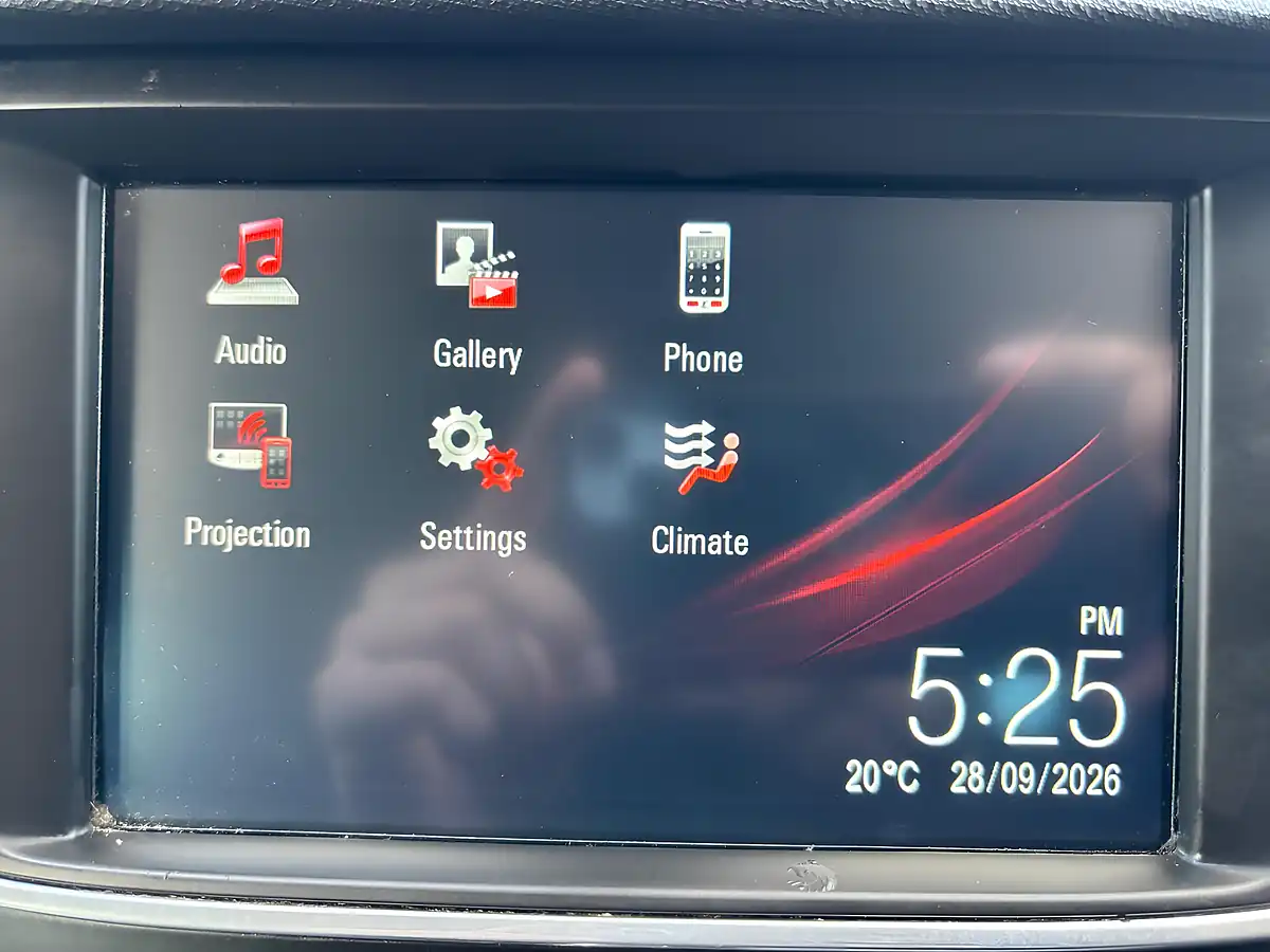Used 2018 Vauxhall Crossland X Elite White - Interior and Exterior details 15