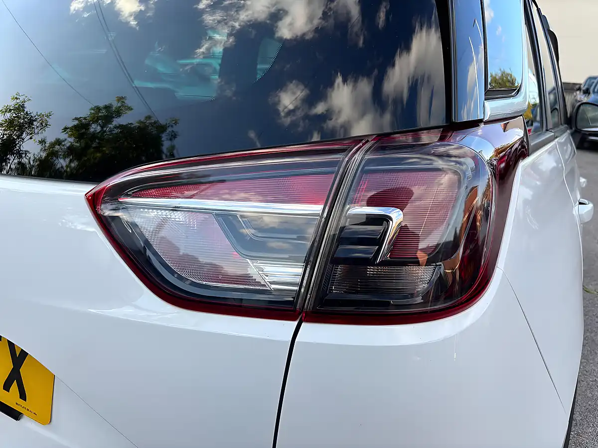 Used 2018 Vauxhall Crossland X Elite White - Interior and Exterior details 19