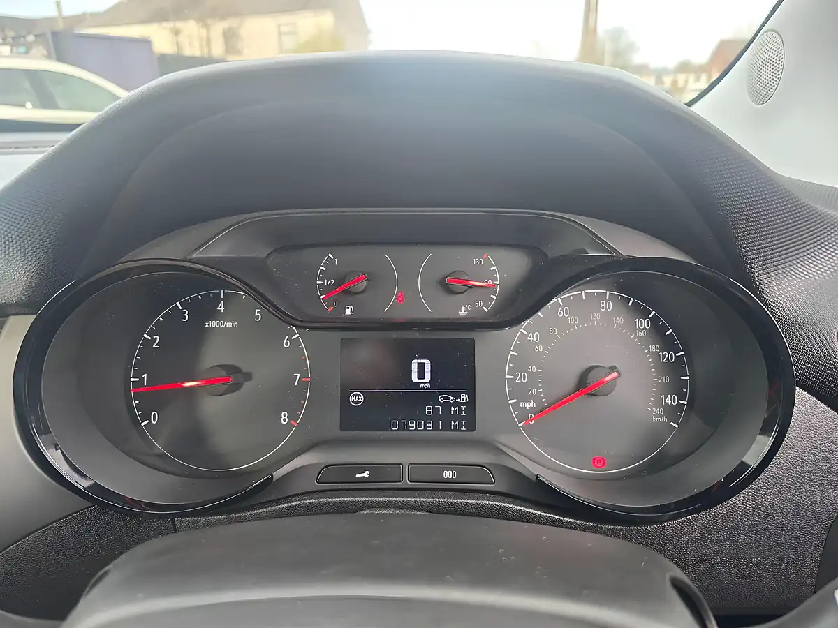 Used 2018 Vauxhall Crossland X Se Black - Interior and Exterior details 11