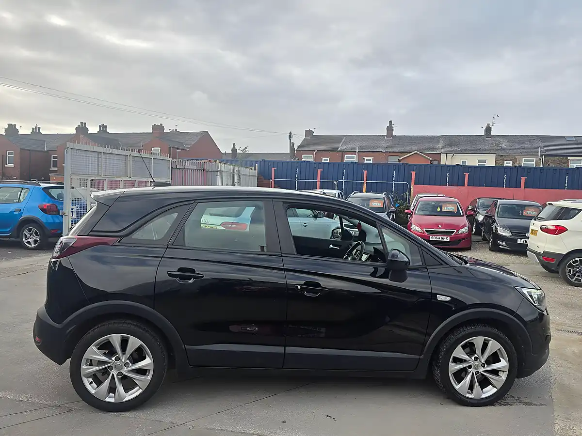 Used 2018 Vauxhall Crossland X Se Black - Interior and Exterior details 8