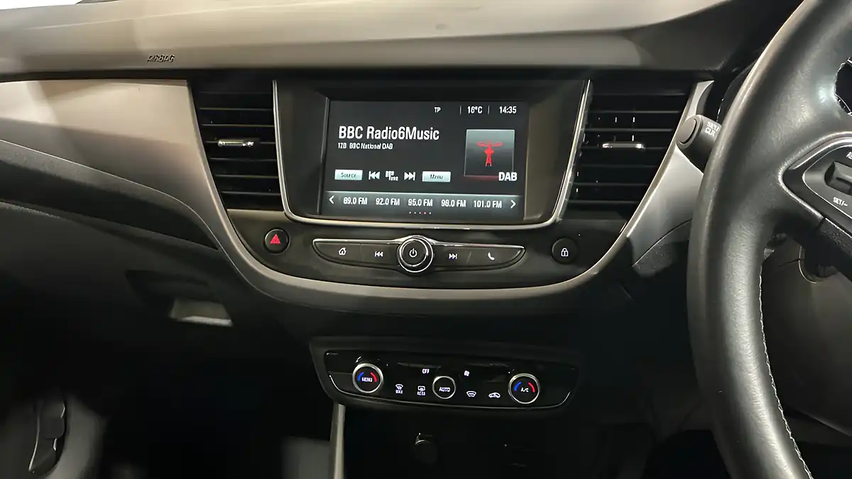 Used 2018 Vauxhall Crossland X Se Blue - Interior and Exterior details 13