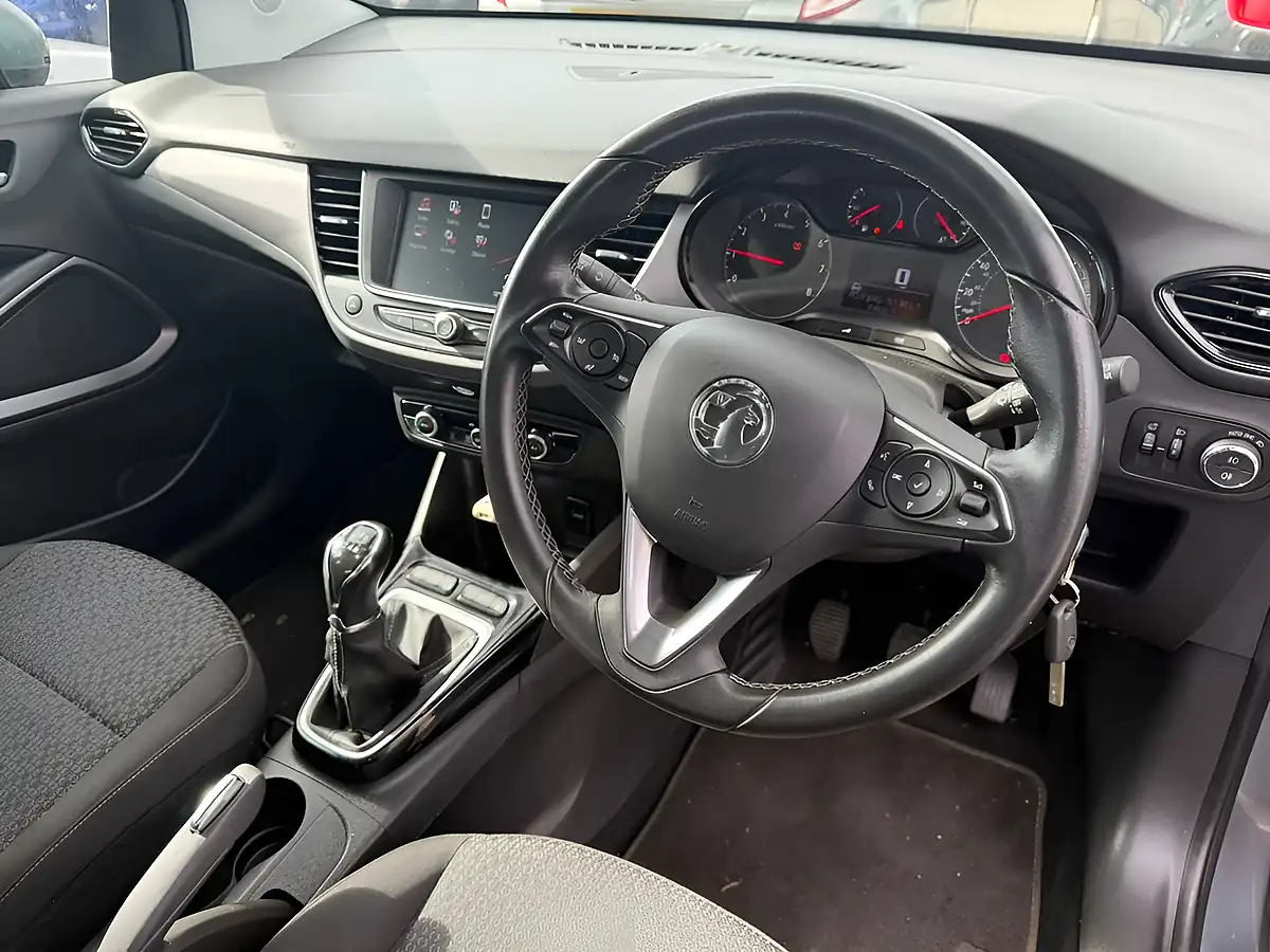 Used 2018 Vauxhall Crossland X Se Grey - Interior and Exterior details 4