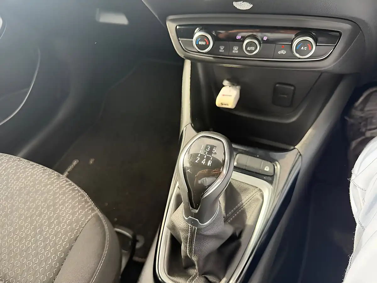 Used 2018 Vauxhall Crossland X Se Grey - Interior and Exterior details 6