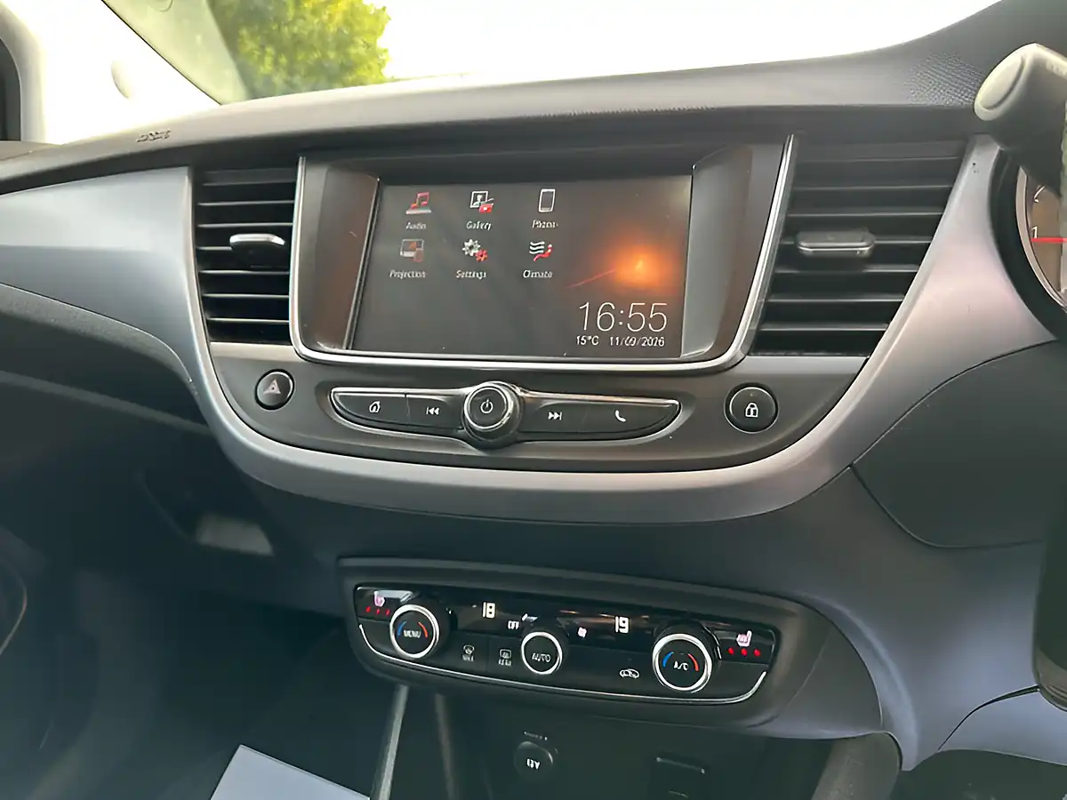 Used 2018 Vauxhall Crossland X Se Grey - Interior and Exterior details 14