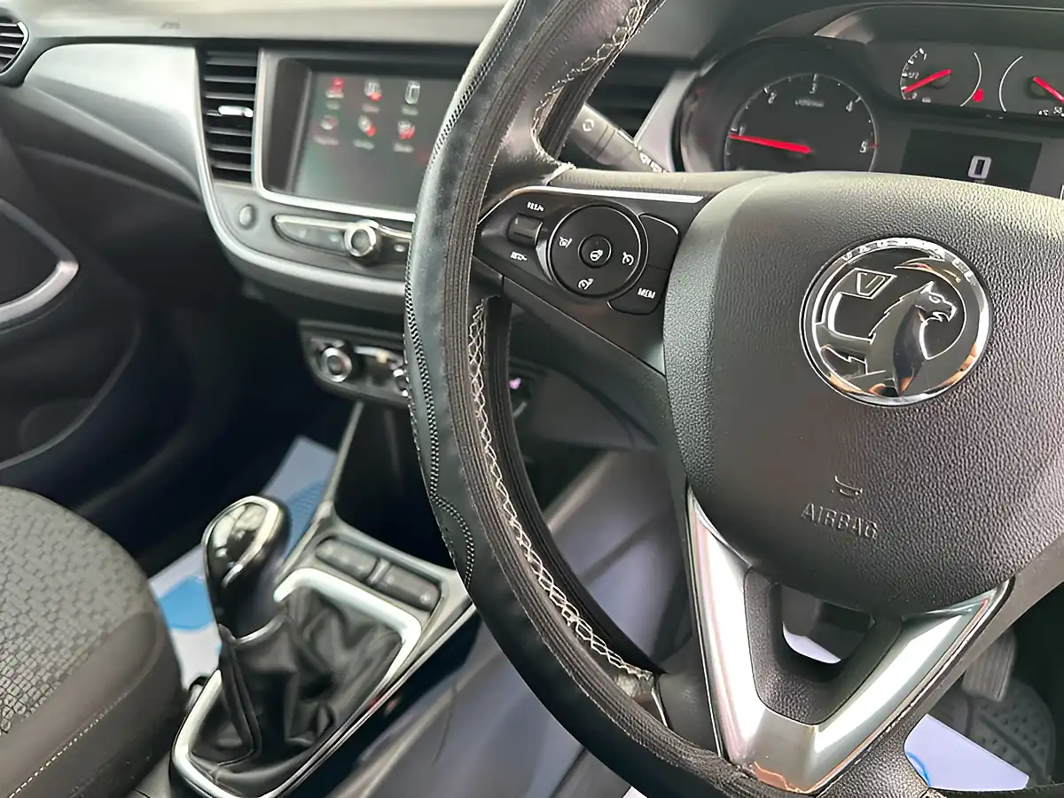 Used 2018 Vauxhall Crossland X Se Grey - Interior and Exterior details 6