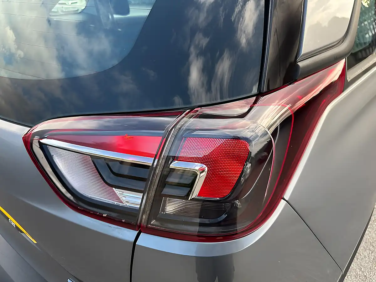 Used 2018 Vauxhall Crossland X Se Grey - Interior and Exterior details 8