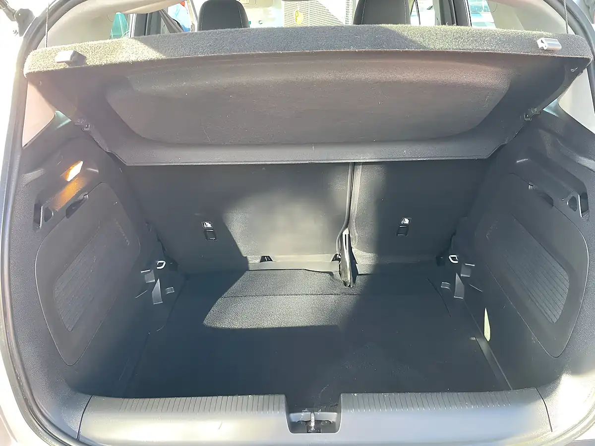 Used 2018 Vauxhall Crossland X Se Silver - Interior and Exterior details 10