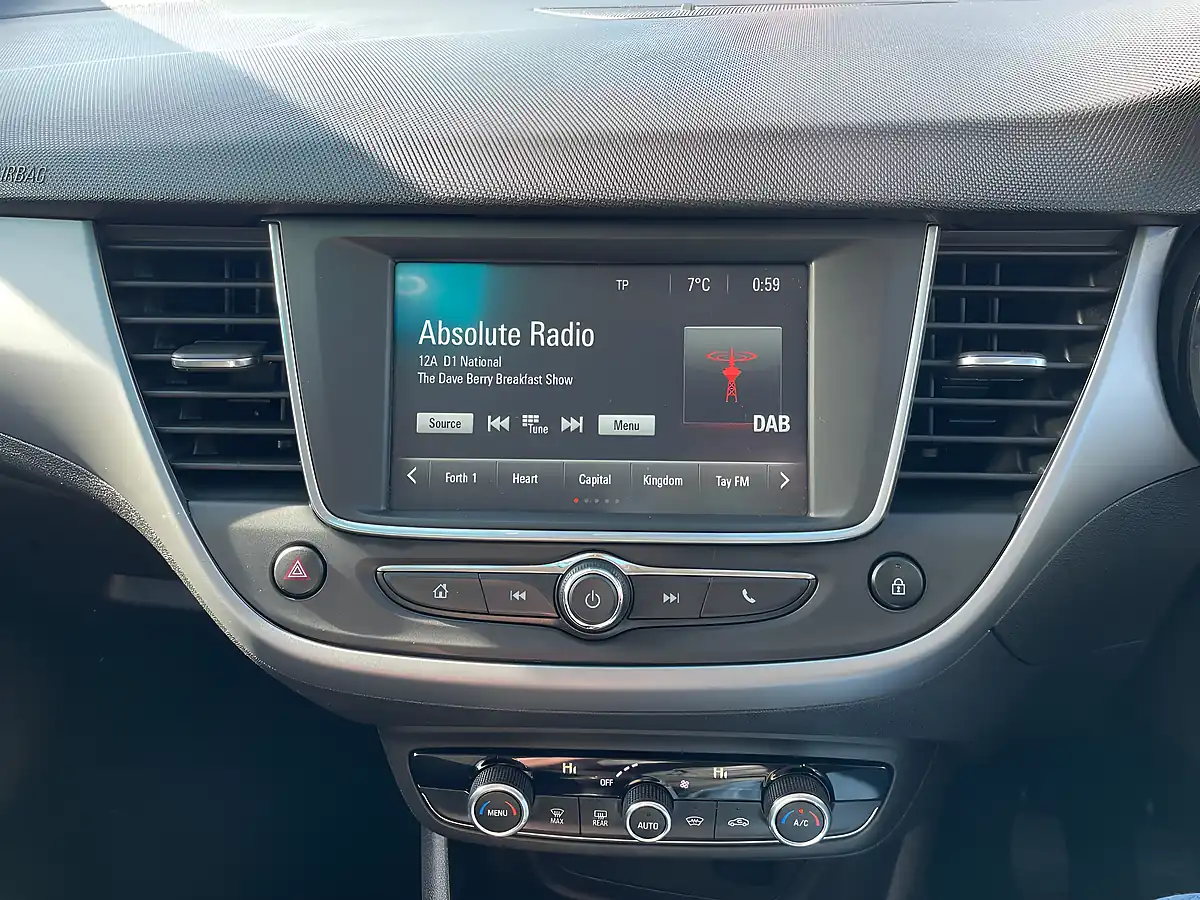 Used 2018 Vauxhall Crossland X Se Silver - Interior and Exterior details 12