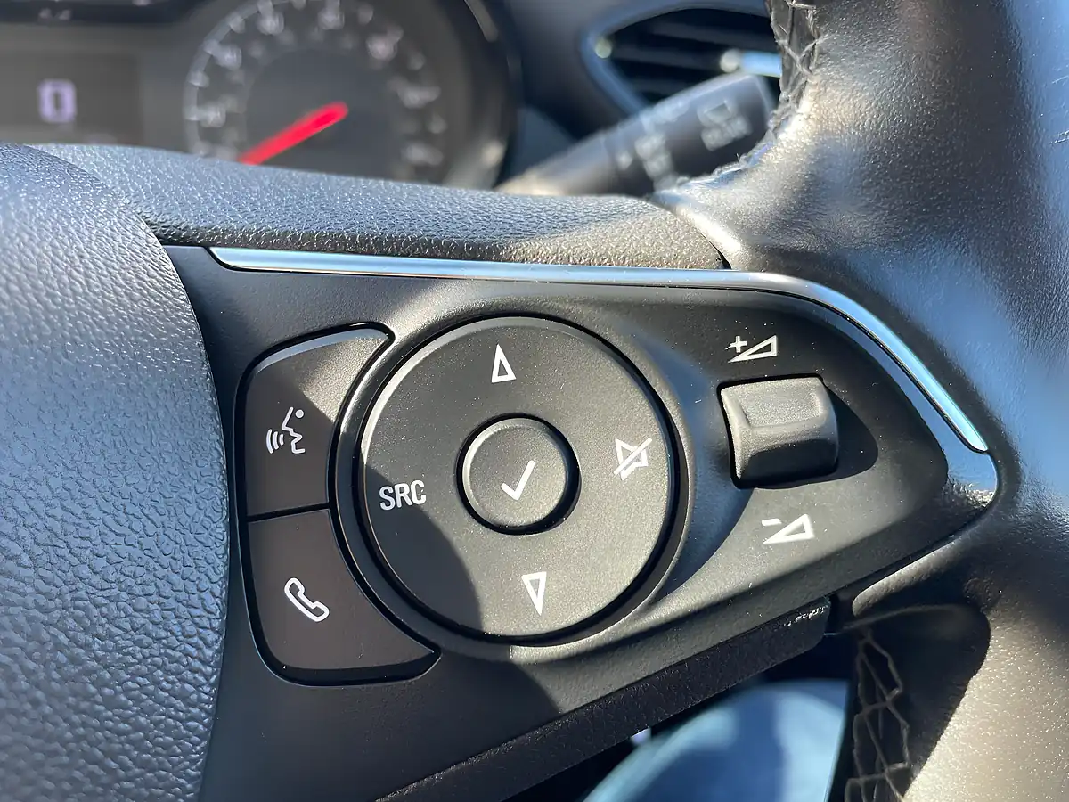 Used 2018 Vauxhall Crossland X Se Silver - Interior and Exterior details 14