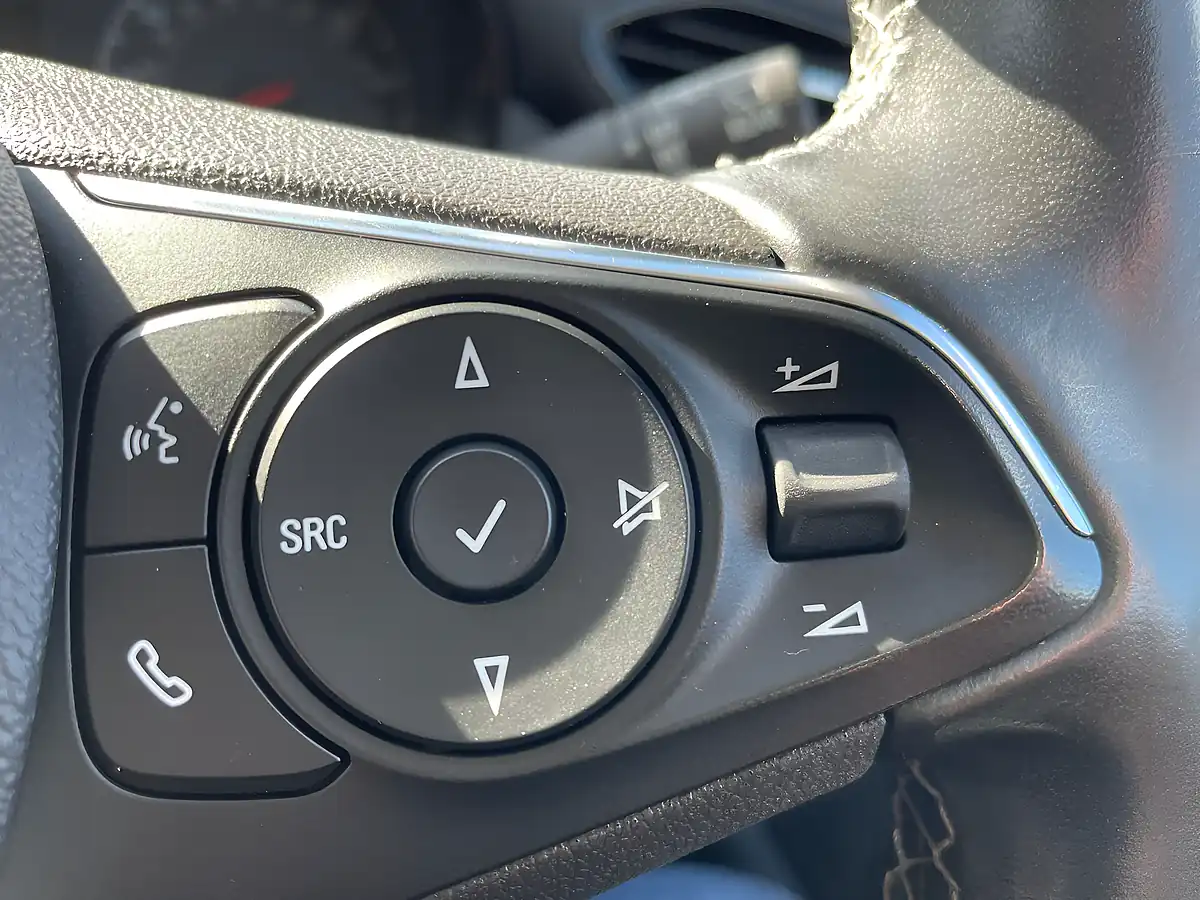 Used 2018 Vauxhall Crossland X Se Silver - Interior and Exterior details 17