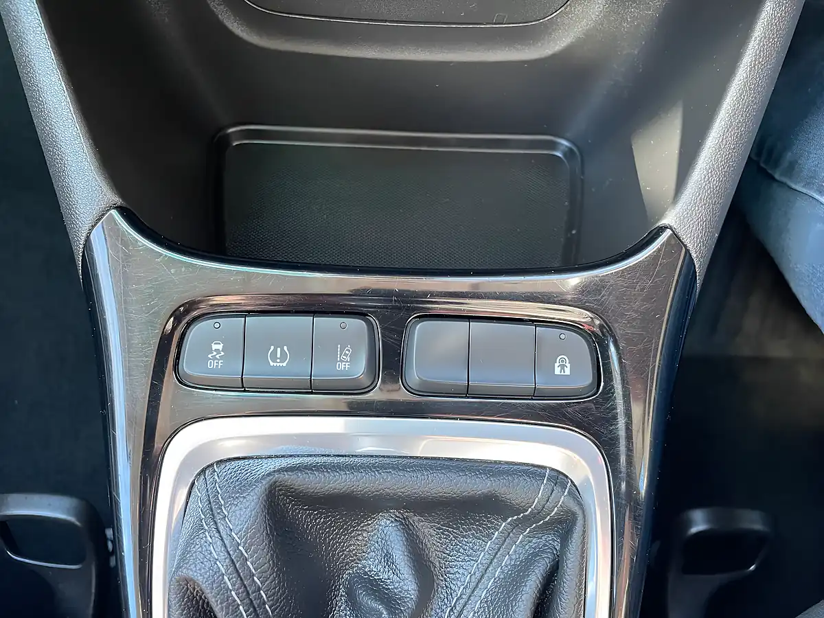 Used 2018 Vauxhall Crossland X Se Silver - Interior and Exterior details 19