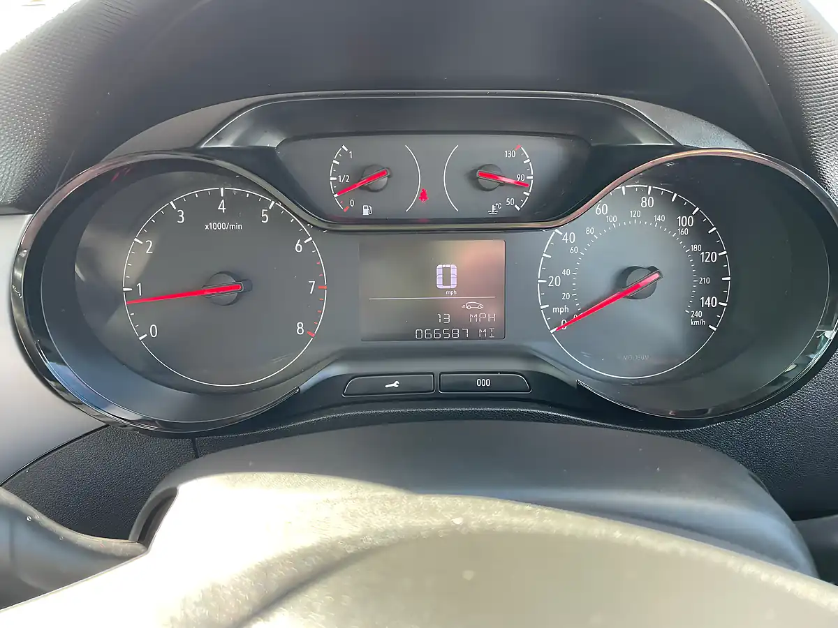 Used 2018 Vauxhall Crossland X Se Silver - Interior and Exterior details 20