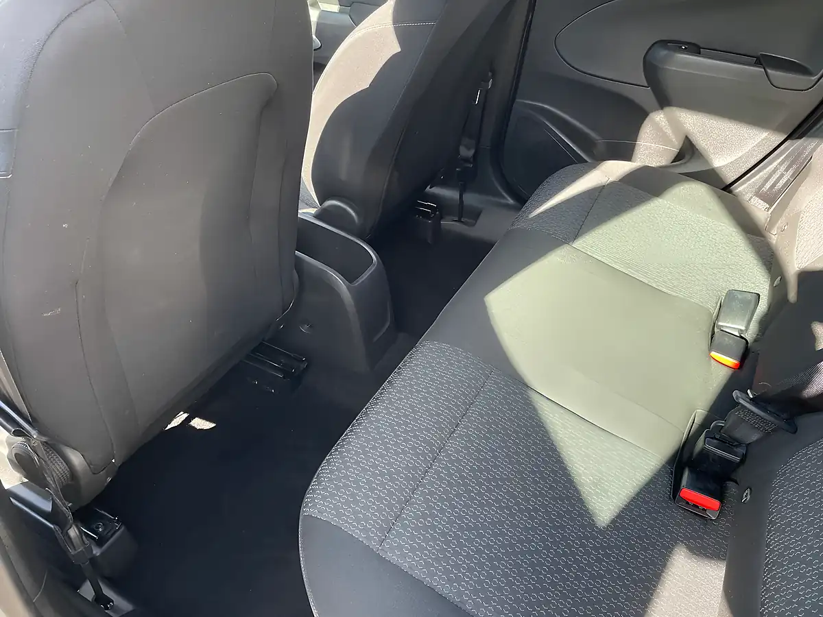 Used 2018 Vauxhall Crossland X Se Silver - Interior and Exterior details 9