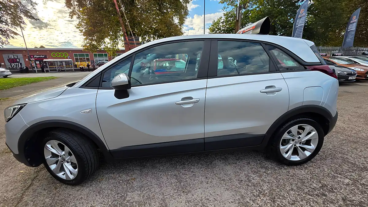 Used 2018 Vauxhall Crossland X Se Silver - Interior and Exterior details 10