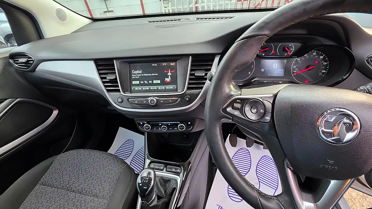 Used 2018 Vauxhall Crossland X Se Silver - Interior and Exterior details 12