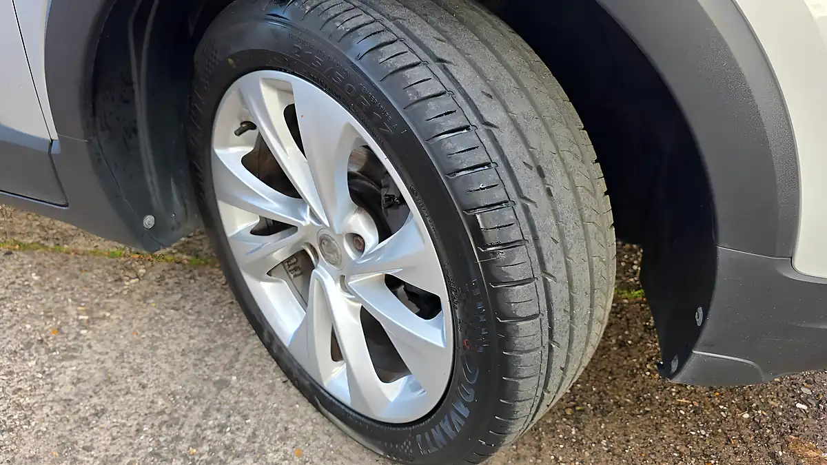Used 2018 Vauxhall Crossland X Se Silver - Interior and Exterior details 19
