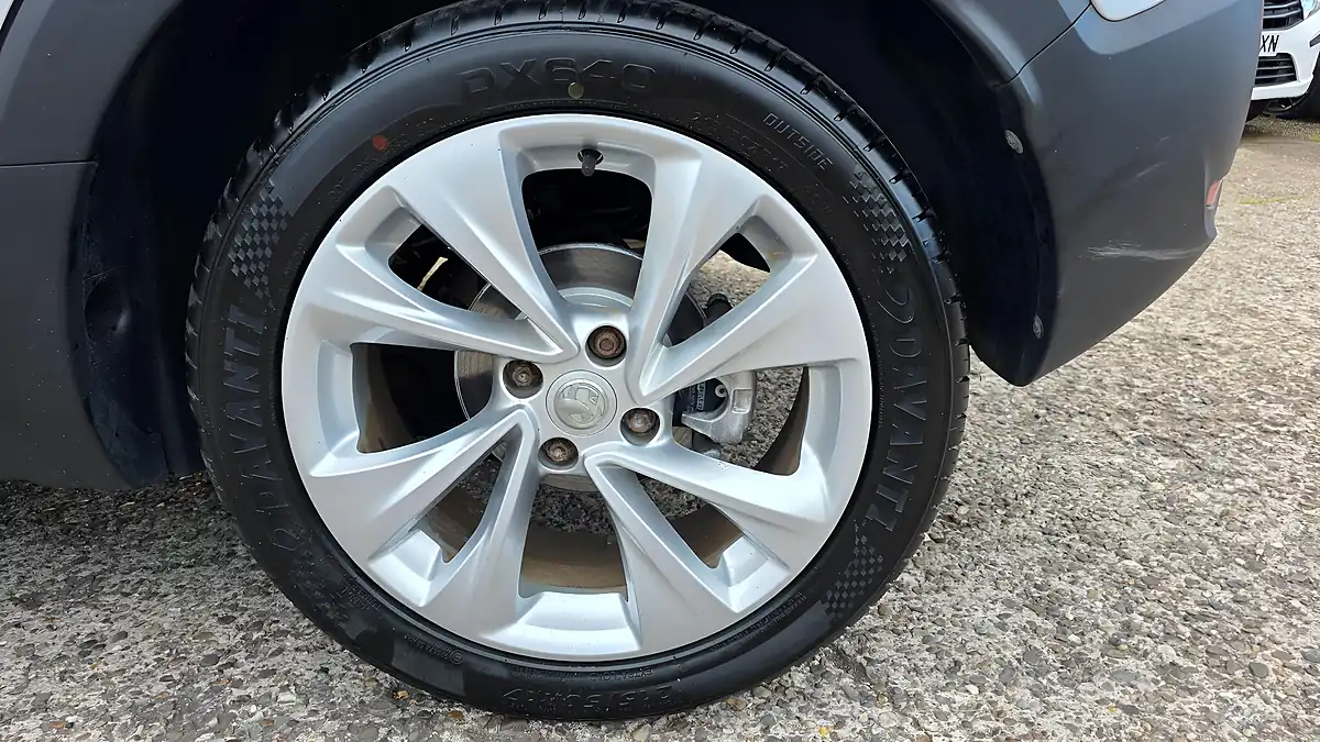 Used 2018 Vauxhall Crossland X Se Silver - Interior and Exterior details 20
