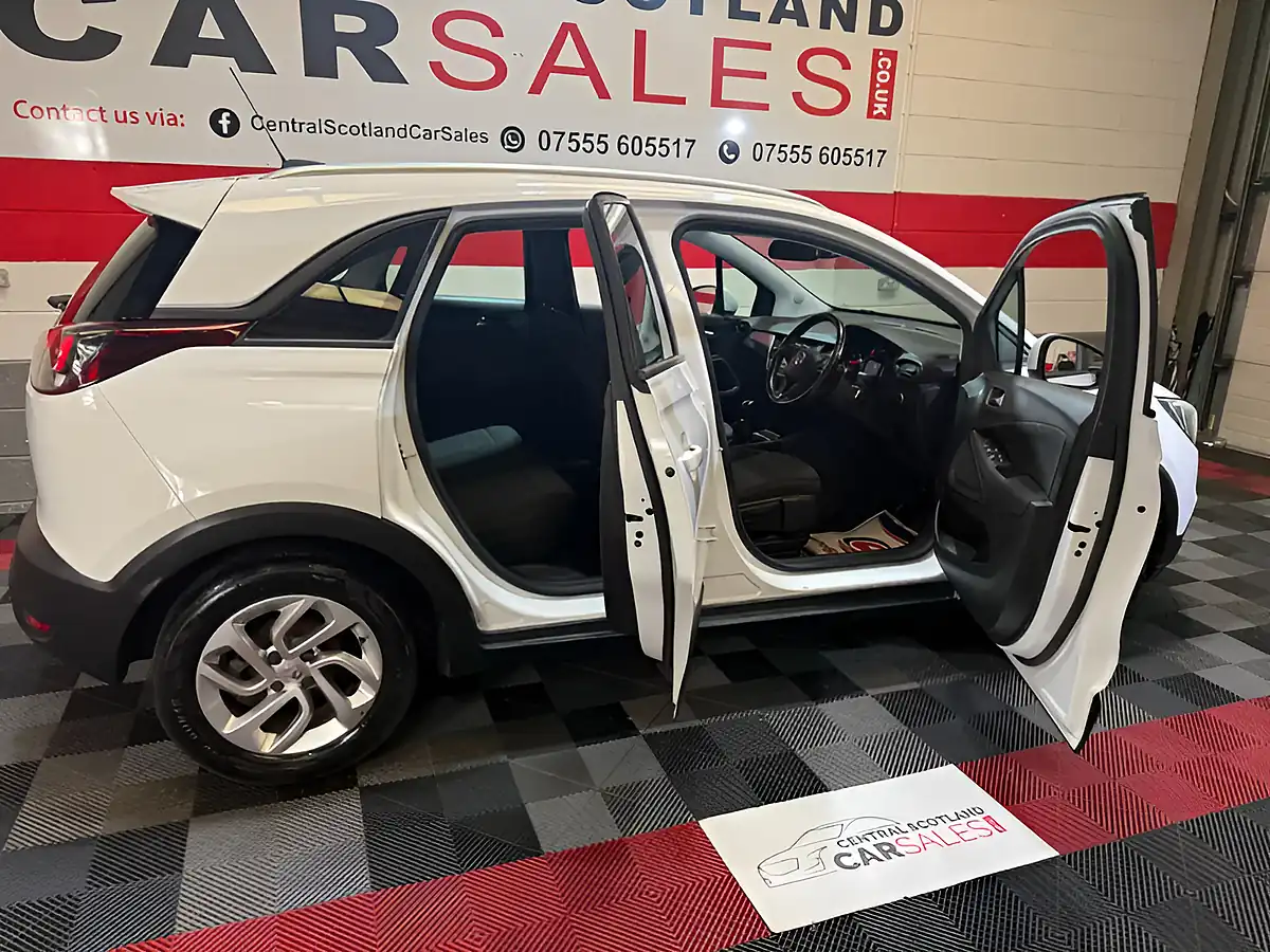 Used 2018 Vauxhall Crossland X Se White - Interior and Exterior details 15