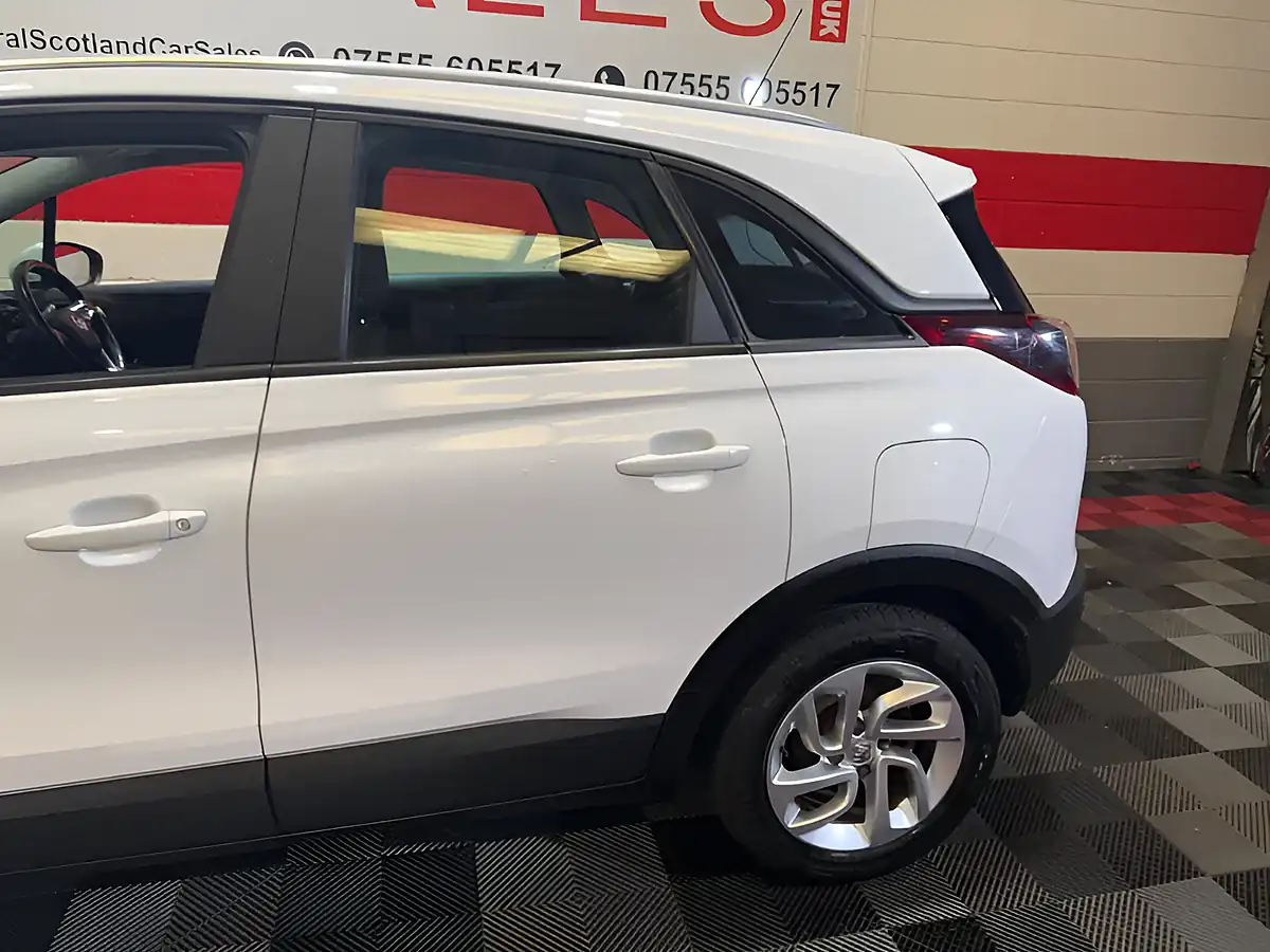 Used 2018 Vauxhall Crossland X Se White - Interior and Exterior details 16