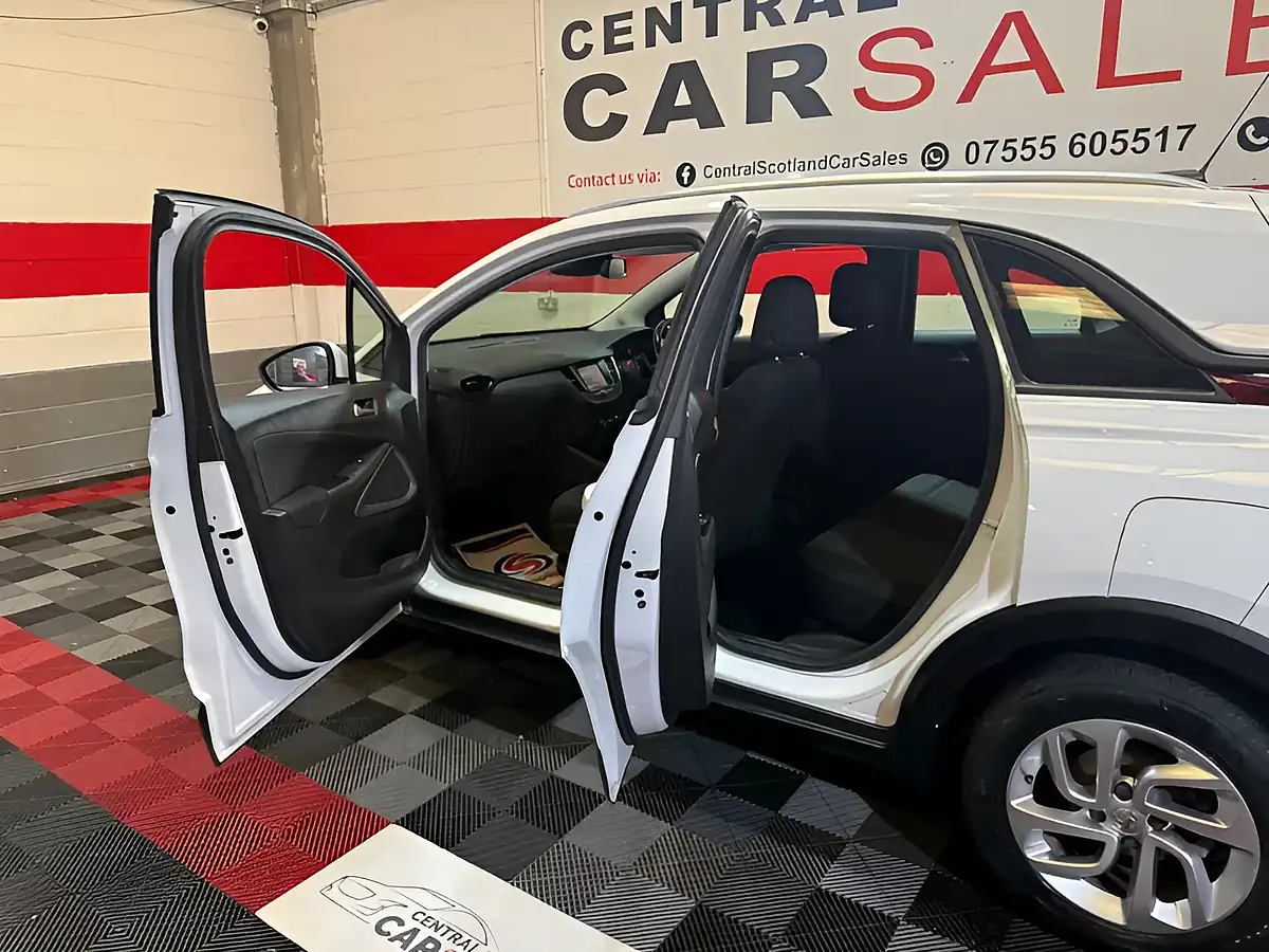 Used 2018 Vauxhall Crossland X Se White - Interior and Exterior details 17