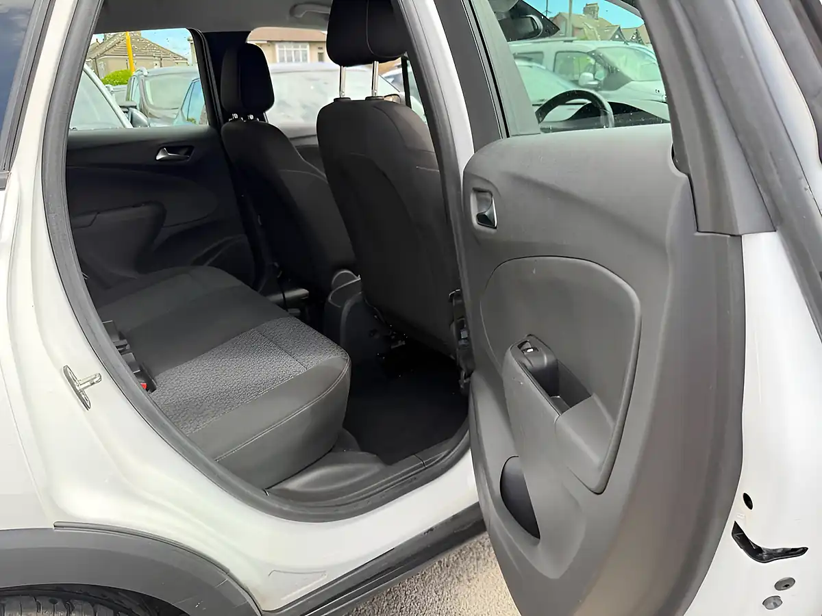 Used 2018 Vauxhall Crossland X Se White - Interior and Exterior details 15