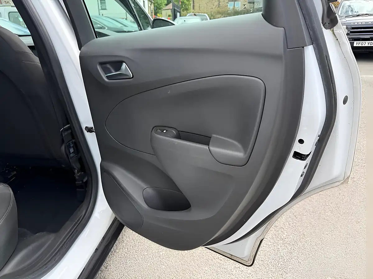 Used 2018 Vauxhall Crossland X Se White - Interior and Exterior details 17