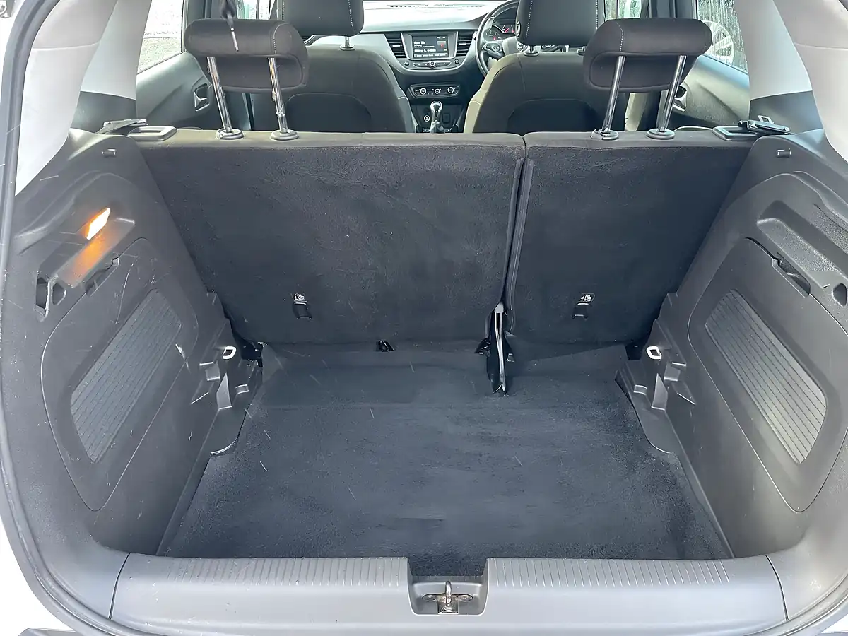 Used 2018 Vauxhall Crossland X Se White - Interior and Exterior details 10